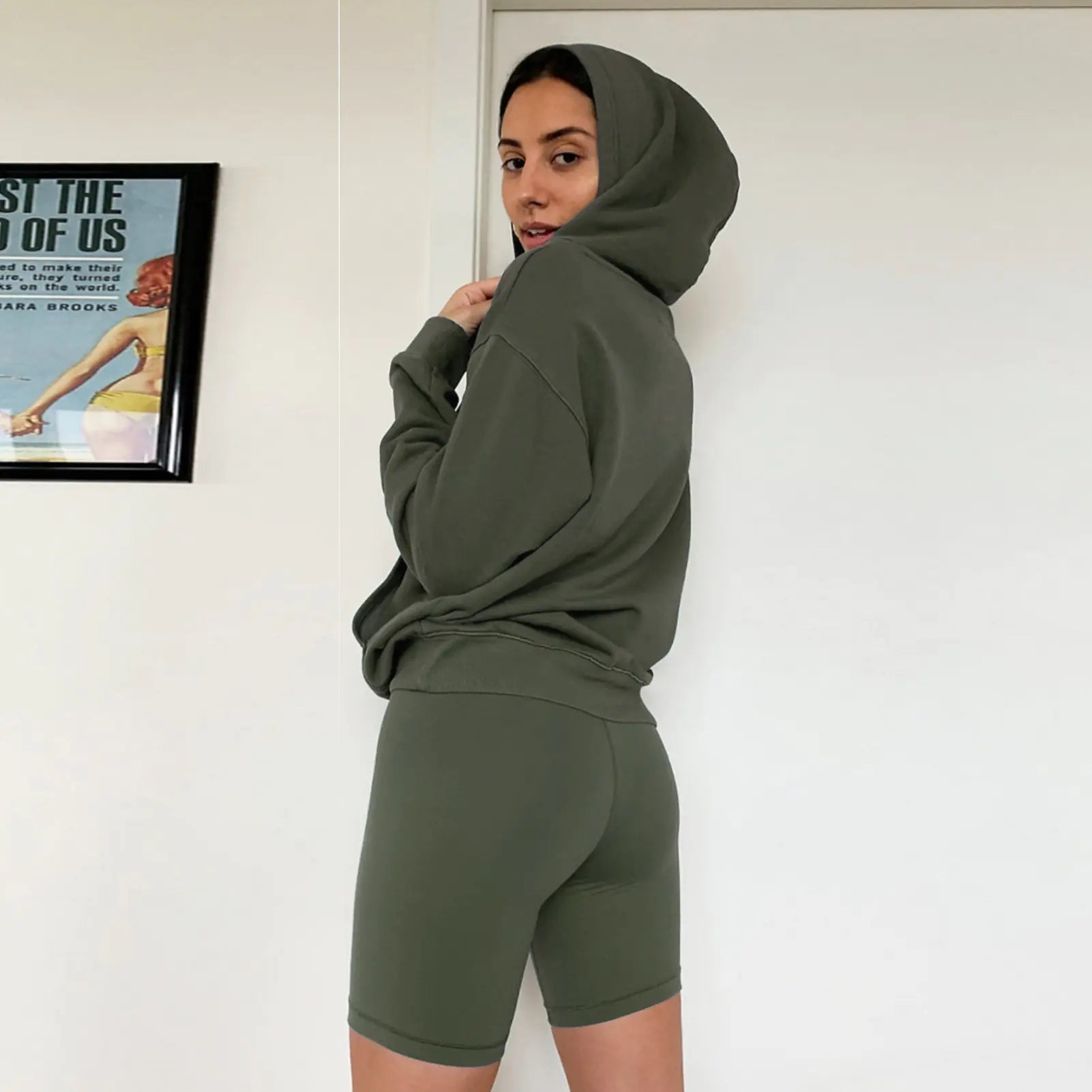 Fashionable Loose-Fit Women's Hoodie and Shorts Set